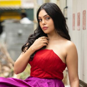 Nayana Sai Instagram - Shot by - @karthiksrinivasan007 
Mua - @jessicamakeover_artistry 
Wearing- @johnandananth