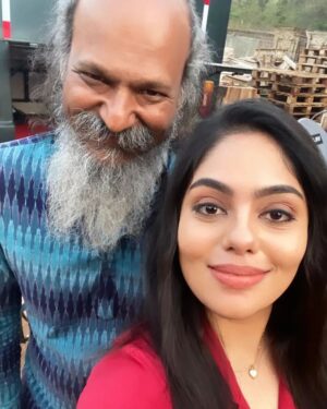 Nayana Sai Instagram - With the one and only @aakasha 
The most talented cinematographer in the Indian cinema 
He's the coolest person i have ever met had a wonderful experience working with you sir .

#ak61 #ajithfans #ajithfansclub #ajithkumar #ajith #ajithkumarfans #ajithkumarfans #thalaajith #ajiththala #ajithkumaractor #niravshah