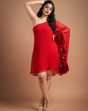 Nayana Sai Instagram - There is a shade of red for every woman ❤️

Photography - @foreshorestudio28 
Wearing - @_.rubeenavogueofficial._  @rubyafroz80 
Stylist - @neelam_stylist
Makeup - @kalwon_beauty 
Hair - @ganesh_hair_architect

#freshshots
