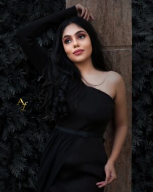 Nayana Sai Instagram - Know WHO  you are 
Know WHAT you want 
Know what you DESERVE & 
Don't settle for LESS ❤️

Designer - @johnandananth 
Makeup and hair - @naaz_makeup_hair 
Photography - @arshad.media 

.
.
.
#kollywood #sandalwood #modellife
#actress #tollywood