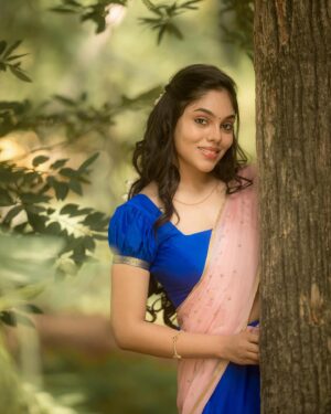 Nayana Sai Instagram - To me, beauty is about being comfortable in your own skin. It’s about knowing and accepting who you are.

Artist - @nayanasai_official 
Costumes - @ivalinmabia 
Styling @priyaregan.mb
Photographer - @camerasenthil
Makeup - @gayu_mua
Organized by @rrajeshananda 

#photooftheday #instagram #instagood #indianwear #halfsaree #nature #nomakeuplook #kollywood #sandalwood