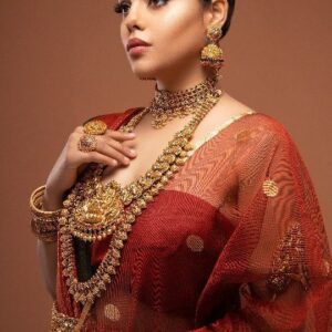Nayana Sai Instagram - .
Check out a recreation of Nandini from PS 1 
direction and Styling @the__illusion
 📸: @dante_boy_hashtagging
Make up : @makeupbyhemamalini
Hair : @ka.lpana1304 
Shot for @vurvesalon @vurvemakeupcouture
Muse @nayanasai_official 
Sari @huescoutureboutique 
Jewelry @vivahbridalcollections 
.
.
.
.
.
#ponniyinselvan #ponninadhi #ps1 #ponniyinselvanmovie #aishwaryarai #aishwaryalekshmi #nandini #revenge #ponniyinselvanmemes #style #styling #recreation #recreation #vurvesalon #creative #creativity #creativeart #chennaimakeupartist