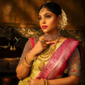 Nayana Sai Instagram - If you raise your gaze you don't see the boundaries anymore 

#traditional #kollywood #ak61 #nayanasai #tamil #tamilcinema 

Mua - @jessicamakeover_artistry 
Photography - @arshad.media 
Jewellery - @konikajewellery 
Studio - @istills_studio