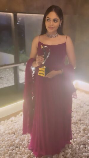 Nayana Sai Instagram - Beauty begins when you decide to be yourself ❤️❤️

Wearing- @designsbypriyadass 
Jewellery- @rahman_jewellery 
@madarase_group @dr.saffiberry @malik_ayishaoff