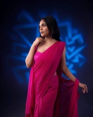 Nayana Sai Instagram - MuA: @anuv_mua 
Photo/Reels : @iamlokeshwaran 
CC: @dinesh_filmmaker 
Costume: @dharaniofficialpage 
.
.
.
.
.

#actress #actorslife #modeling #fashionmodel #saree #beautiful #beauty #beautyphotographer #beautiful #pink #indianwear #indianblogger #modellife #modelschool #modelingstudio #pinterest #beautifuldestinations #chennai #chennaimodels💃🕺 #chennaimua #chennai_trendies #chennai_selfies #bangalore #bangaloremua #bangaloremodelshoot #bangaloremodels❣️ #sandalwoodactress #cinema #ciniworld #kollywood #kollywoodcinema