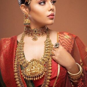 Nayana Sai Instagram - Revenge has a pretty face 
.
Check out a recreation of Nandini from PS 1 
direction and Styling @the__illusion 
 📸: @dante_boy_hashtagging 
Make up : @makeupbyhemamalini 
Hair : @ka.lpana1304 
Shot for @vurvesalon @vurvemakeupcouture
Sari @huescoutureboutiques 
Jewelry @vivahbridalcollections
.
.
.
.
.
#ponniyinselvanmovie #ponniyinselvantrailer #aishwaryarai #ponninadhi #tamilcinema #tamilmovies #kollywoodactress
