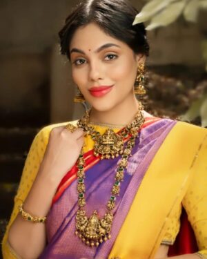 Nayana Sai Instagram - Jewellery - @srikrishnadiamondsandjewellery
Production/Conceptualized - 
@cosmoventures
Capture - @jaggerantony_fashion
Makeup - @anjali_tater
Hair @harshasingh512
Styling @papapants
Assisted @al_boilun @bohra_srishti_
Location - @secret_ofbangalore 

#jewelleryadshoot