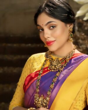 Nayana Sai Instagram - Jewellery - @srikrishnadiamondsandjewellery
Production/Conceptualized - 
@cosmoventure
Capture - @jaggerantony_fashion
Makeup - @anjali_tater
Hair @harshasingh512
Styling @papapants
Assisted @al_boilun @bohra_srishti_
Location - @secret_ofbangalore 

#jewelleryadshoot #jewellery