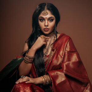 Nayana Sai Instagram - Check out a recreation of Nandini from PS 1 
direction and Styling @the__illusion 
 📸: @dante_boy_hashtagging 
Make up : @makeupbyhemamalini
Hair : @ka.lpana1304
Shot for @vurvesalon @vurvemakeupcouture
Sari @huescoutureboutique
Jewelry @vivahbridalcollections
.
.
.
.
.
#ponniyinselvan #ponninadhi #ps1 #ponniyinselvanmovie #aishwaryarai #aishwaryalekshmi #nandini #revenge #ponniyinselvanmemes #style #styling #recreation #recreation #vurvesalon #creative #creativity #creativeart
