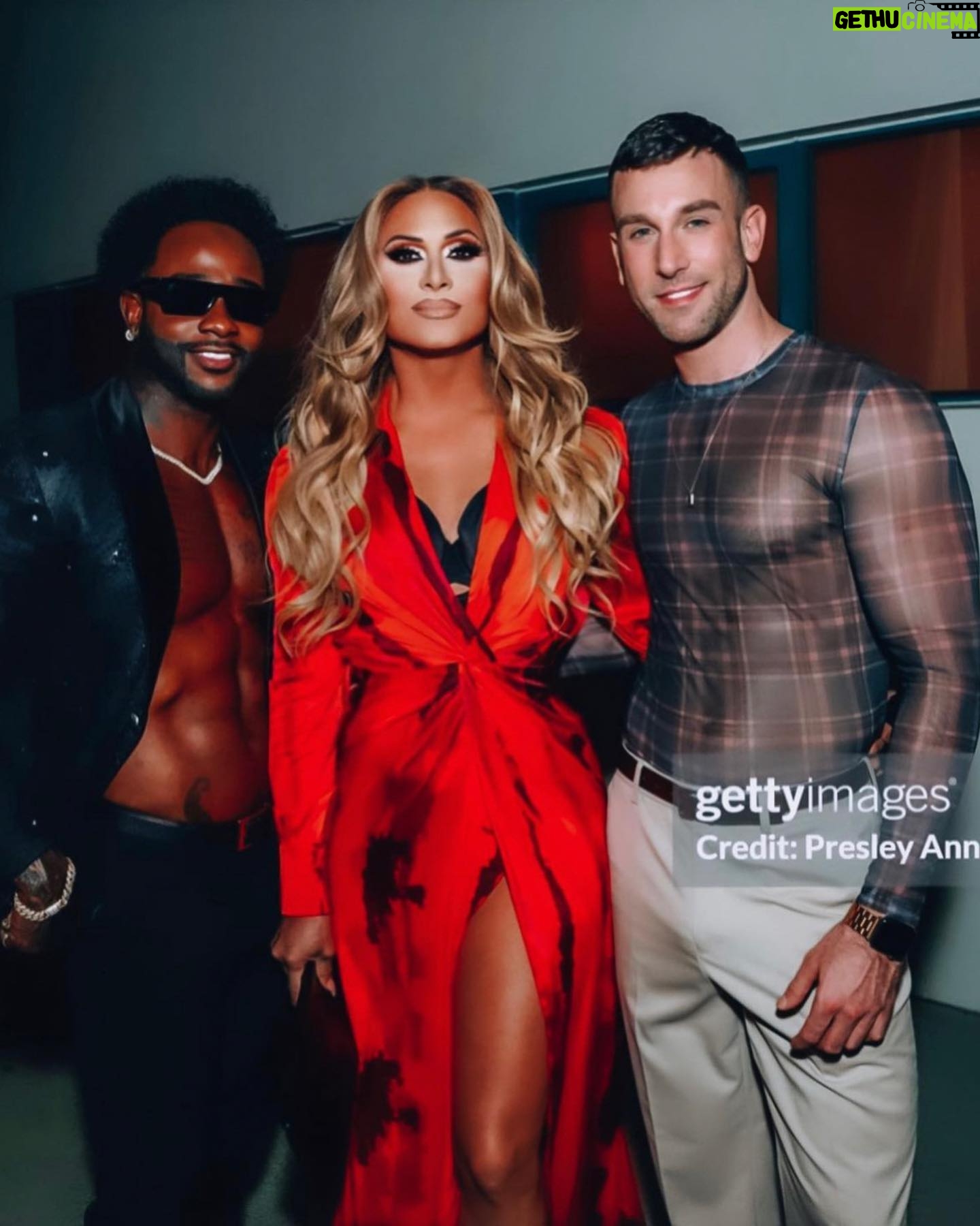 Naysha Lopez - 4.8K Likes - What an amazing night with a room full of love, diversity and beautiful people !!! Thankyou and Congratulations to @outmagazine on such a magical night. Special congrats to @cevallosgarzon88 for making it on the list, it’s only the beginning for you !
Got to see so many friends and chosen family it truly was a special night ! I had @mcdonalds fries and chicken nuggets while chatting with @jessejamespattison and got to bump elbows with my dragrace sisters @mrskashadavis and @jimbothedragclown plus hug one of my favorites @deltawork
#out100 #outmagazine #rpdralumni #gayboy #whitecarpet #redcarpet #laliving #hollywood #dragqueen #gayboy #fashionnova #chosenfamily
👗 @fashionnova