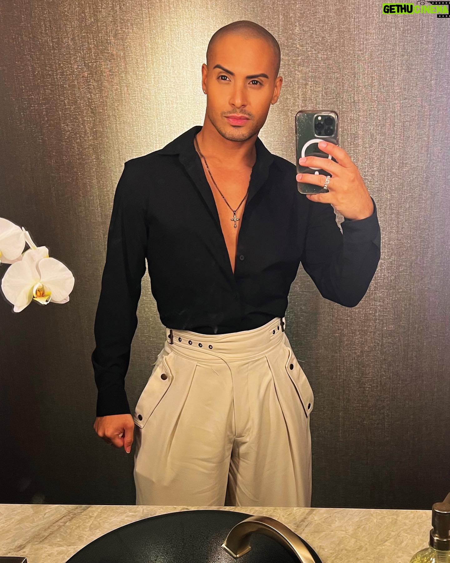 Naysha Lopez - 5K Likes - Thankyou to @primevideo @amazonstudios @primerolatino for an amazing night !
@jlo congrats on a beautiful piece of art ! Your work ethic and dedication to your craft are inspiring ! You are Queen 👑
THIS IS ME…NOW: A LOVE STORY
Exclusively on Prime Video globally February 16, 2024