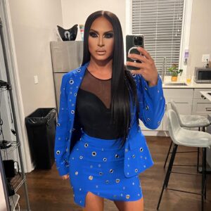 Naysha Lopez Instagram - The energy was Nomi Malone on her day off with no nails lol ….. Do you guys remember the powder blu suit she wore in the movie ?!? I dont know why that’s the vibe I was feeling in this lil mini skirt suit at my favorite place @roscoestavern #thebeauty #roscoestavern #puertorricanbarbie #showgirl #allstars8 #forevercontinental #gayboy #dragqueen