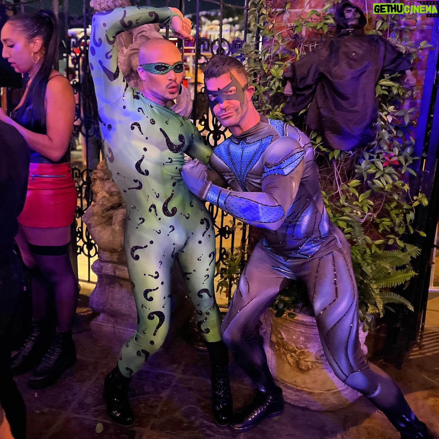 Naysha Lopez - 4.3K Likes - Riddle me this riddle me that ?!? Who has left that big black bat, for this big phat ass 🦇🍑💙 #batman #riddler #nightwing #halloween23 #halloweeninLA #1sthalloween #bfs #gayboys #gays #weho #halloweenweho #DCcomics #grizzlystone
👕 stoned by @grizzlystonework