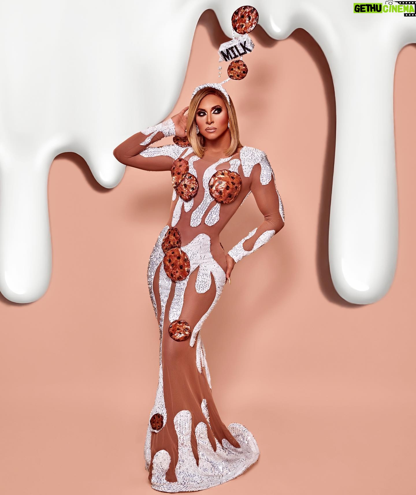 Naysha Lopez - 16.7K Likes - Mission To win Fame Game : ACTIVE
For this runway, the Legendary Supermarket ball Challenge I collaborated with the amazing @joshuanapontedesigns We have had a friendship and professional career that goes back longer than I could remember ! We played with different ideas before deciding on Milk and Cookies in the short amount of time we had. Joshuan is ridiculously talented and is really good at making a concept into reality. I Was really happy with the finished product 🍪🥛
#allstars8 #famegames #famegamewinner #legendarysupermarketball #dragqueen #thebeauty #gayboy #puertoricanbarbie
👗 @joshuanapontedesigns
💇🏽♀️ @full.fantasy_wigs
📸 @dmvrtinez.jpg
Post production effects @retoucherry
@paramountplus
@rupaulsdragrace
@worldofwonder
@wowpresentsplus