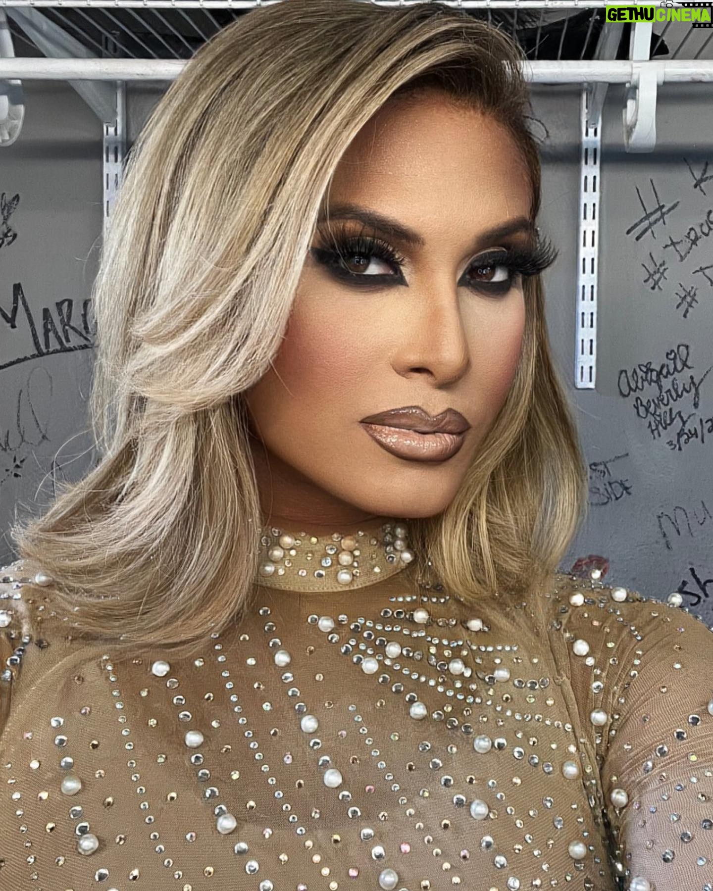 Naysha Lopez - 3.5K Likes - Sunday Brunch was so lit ! Thankyou to all those that came out ❤️ #thebeauty #dragqueen #showgirl #bob #gayboy #puertoricanbarbie🇵🇷 #rupaulsdragrace #forevercontinental
FYI @jlo has a bob so now I have a bob lol 😜❤️