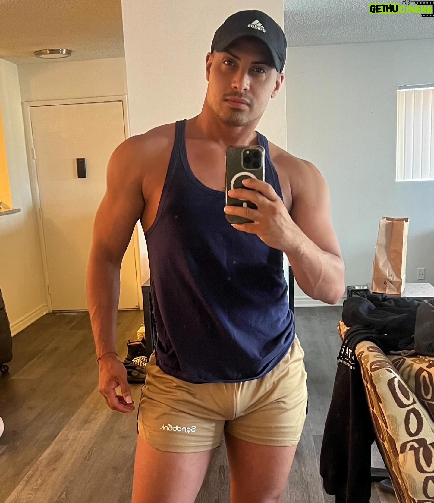 Naysha Lopez - 4.1K Likes - Happy Monday Beauties !!! Hope you all have an amazing start to your week ❤️ #workinprogress #motivationmonday #puertoricanboy #gayboy #futuremrcontinental #laliving