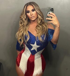 Naysha Lopez Instagram - “Boricua in da’ house !” @playnashville it was such a pleasure, thankyou for having me ! Also @missuniverse is tonight and with pride I wear my PRican flag in support of @karlaguilfu she’s about to turn it !! Vamos para la sexta ! #missuniverse #misspuertorico #puertoricanbarbie #dragqueen #gayboy #🇵🇷
