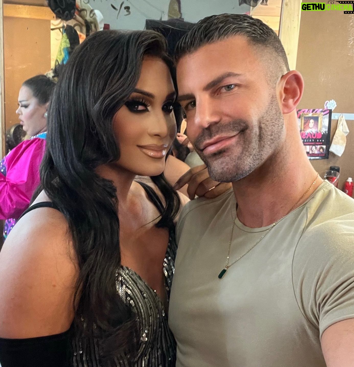 Naysha Lopez - 5K Likes - A supportive partner just hits different ! ❤️U !
#bfs #gayboy #showgirl #bookedandblessed #mosthandsomebf #thebeauty #thegigs