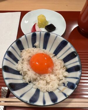 Nayu Matsubara Instagram - お正月🎍祝いに
京都の花見小路でご飯🌸
うさぎさんの器可愛かった(^^)

私もぼちぼち仕事始めしてます^ ^
でももうすこしお正月気分で、のんびり過ごすつもりです〜

今年もまた新しいことに挑戦しようと思ってます🌅🎍✨
自分がどの方向で頑張れば良いのかなと
迷う気持ちにもなっていたけど
"やりたいことみんなやれば良いじゃん"
と言われて
そうかもな、と…

まぁおかげで、時々
やる事が多くてどうしたらいいのかみたいな気持ちになるけども

やりたい事に全力でしてみて、
職業"わたし"みたいになれれば良いな、と^ ^思ってます

今年も宜しくお願いします🤲
もうしばらくお正月🎍写真につきあってね^ ^

#新年明けましておめでとう　#あけおめ　#祇園迦陵　#京都散歩