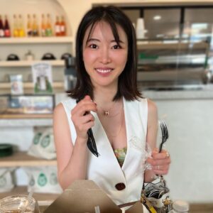 Nayu Matsubara Instagram - 先日いっためっちゃ美味しかったビバリーヒルズ のアボカドトースト✨🥑
@bravo.toast 

レモンが効いてて美味しかった💓✨

クラス中は
1週間準備したシーンを金曜日にやって
月曜日に2回目をやり、
次の金曜日にまた新しいシーンをやる

という、結構ハードなスケジュールって感じなんだけど（台詞覚える以上にイヴァナは12ステップあるので）

私とよしこちゃんはキッシングジェシカの1回目で
このシーンはOKだから次は違うシーンをやろうとチャンスをもらった為

金曜日から月曜日までのたったの3日間で
8ページもの台本の準備に必死でしたww

ロサンゼルスはすっごく大きな街だから、移動に1時間とか平気でかかるし
陽が長いから、調子に乗ってるとすぐ
寝る時間になってしまう😪

今回は買い物も観光もほどほどに、
ひたすら食べて勉強して
シーンやって
のハードな日々でした📚✨🥑

#bravotoast #avocadotoast #healthyfood #アボカドトースト　#ビバリーヒルズ