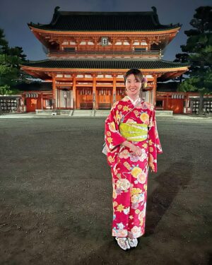 Nayu Matsubara Instagram - 新年あけましておめでとうございます🌅🎍
遅ればせながら新年明けましておめでとう🌅ございます。
最近、自分的にデジタルデトックスw
なモードになっていて、更新が途絶えてしまいましたが、元気にしています！

年末年始は恒例の、のんびりゆったり、食べて温泉して、芸能人格付けをみて、
京都でのんびり観光したりして過ごしています。
仕事始めはもう少し先なので、しばらくはエネルギーチャージを続けたいと思います^ ^✨💓

京都で着物で歩いてみたかった願いが叶いました🤲💓着物レンタル👘

帯は、女将さんのオリジナルの結び方だそうでとっても可愛いです。
年末年始の京都はとても賑わってました(o^^o)

今年も、皆さまに幸せがたくさん訪れますように💗

#謹賀新年　#京都散策　#京都観光 #新年明けましておめでとうございます