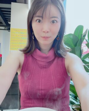 Nayu Matsubara Instagram - 韓国なう。
ご飯は鮑がゆ。

鮑がゆ大好きだ〜

3年ぶりの韓国だったので
懐かしの場所が沢山。

出発の直前に梨泰院の事故があって、
ショックでした
一歩間違えば、自分もいたかもしれないので他人事とは思えません。ご冥福をお祈りします。

今日からはチェジュ島に来ています🐬🐠
癒しの南国。
種子島を思い出します^ ^
みんな優しいです〜

#韓国旅行　#韓国旅　#明洞　#多味粥