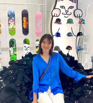 Nayu Matsubara Instagram - 私が2ヶ月近く住んでいたホテルのある
メルローズ🌹
ファッションのお店がいっぱい
イヴァナのスタジオもこのエリアなので沢山散策しました🚶

自分のファッションとは違うけど私はこの少しふざけた猫さんが好きです🐱🐈‍⬛
Tシャツとか靴とかたまに着てるw

スニーカーとかカジュアルファッションが欲しい時にブラブラすると面白いエリア！
　　

#melrose #メルローズ　#ロサンゼルス生活　#ロサンゼルス旅行　#ロサンゼルス旅行記 #ripndip #リッピンディップ #ストリートファッション　#ivanachubbuckstudio