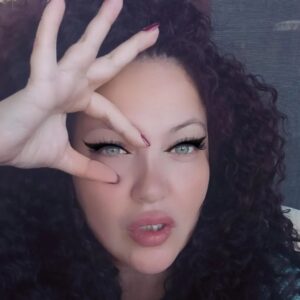 Nazlı Ceren Argon Instagram - Speacial thanks for my contact lenses for al jamel  optic @dubai 

Great design wonderfull vibes