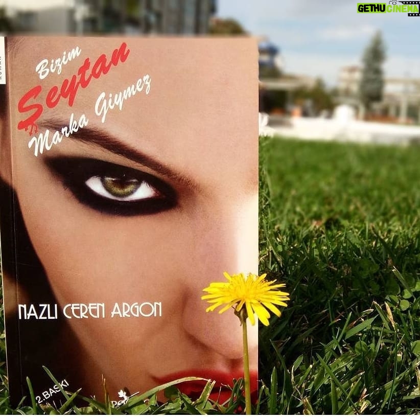 Nazlı Ceren Argon - 44 Likes - #tbt #bizimşeytanmarkagiymez '11 @mujdeninkitapaski
Muhtesem bir yorum yazmisti kitabim icin ❤