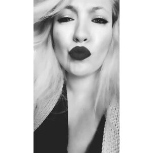 Nazlı Ceren Argon Instagram - Blonde
