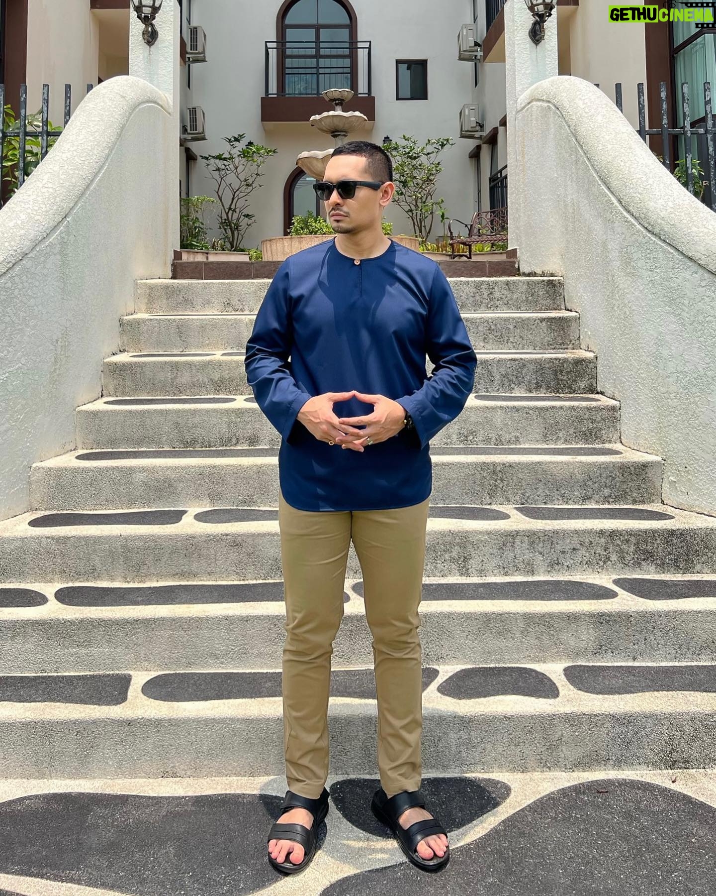 Nazrief Nazri - 493 Likes - Handsome and I know itš. Hahaha. Gurau je guys.
Nak bgitau je seluar yg naz pakai ni best gila!
Kain dia cepat kering bila berpeluh, tahan lasak,stretchable dan kain tak panas! Nyamannn je bila pakai.
Boleh check dkt website @bottomslabmy sekarang sempena PROMO RAYA!
Boleh dpt sehingga 30% off FREE delivery lagi! Try beli satu tau! Thank me laterš
#BottomsLab #SeluarRayaBergayaBL #OwnTheDay #WorkLeisure