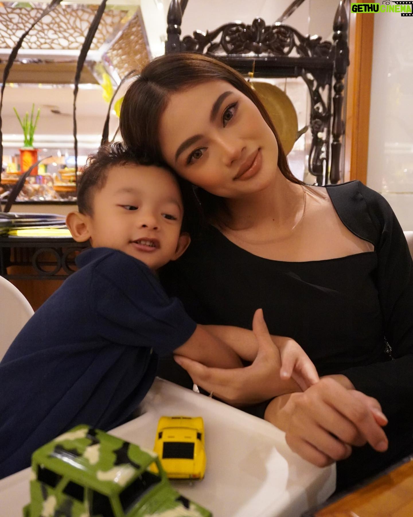 Nazrief Nazri - 3.1K Likes - Happy Birthday syg. I'm lucky to have you in my life. Daddy and Noah love you so muchā¤ļø. Cuba teka berapa umur @angellajoliey š