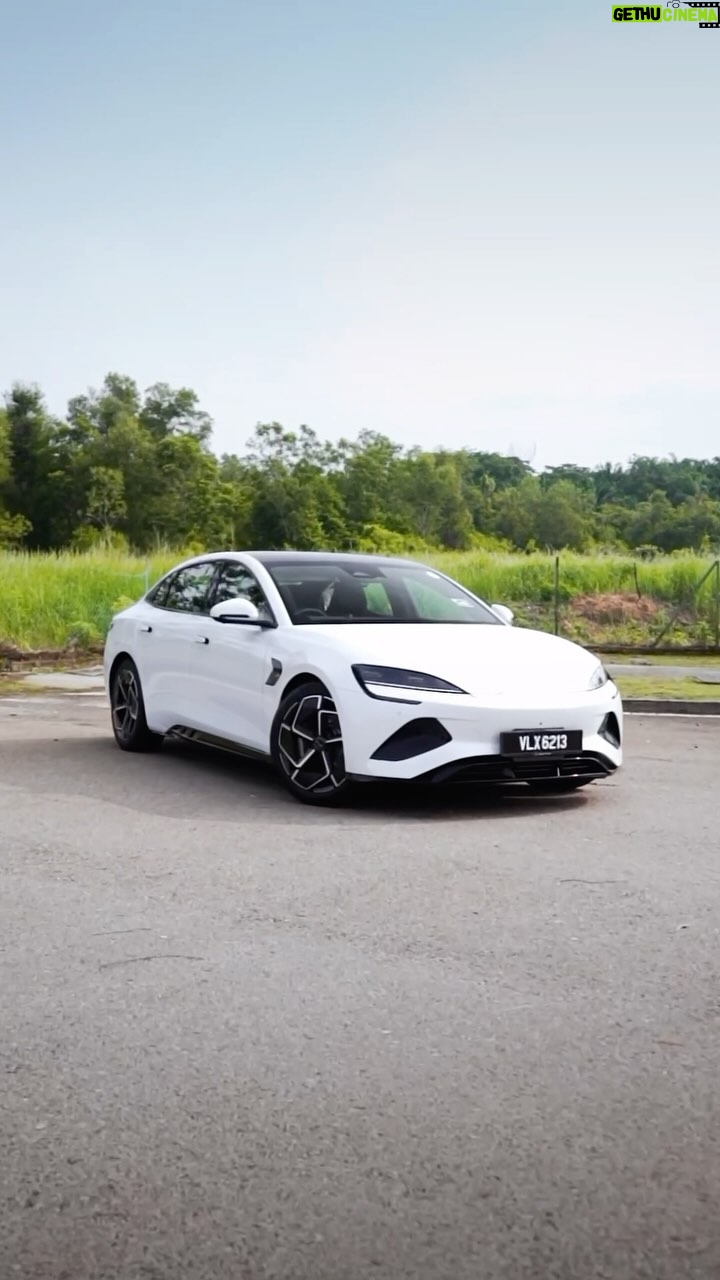 Nazrief Nazri - 523 Likes - Harga bawah RM200k tapi lagi laju dari supercar?😱
Yes! BYD SEAL ni boleh pecut dari 0-100km/h 3.8 saat je.
Selain tu, ada banyak lagi features yg best2. Fast-speed charging, 15.6 inch monitor display, HIFI Dynaudio Premium Audio 12 speaker dan mcm2 lagi.
Boleh dtg BYD Showroom utk dtg test drive and rasa sendiri pecutan 3.8 saat kereta ni. Mmg AWESOME!
*tertakluk pada terma & syarat
@bydcarsmalaysia
#BYD #BuildYourDreams #BYDWorld1NEV #BYDSeal #BYDCarsMalaysia