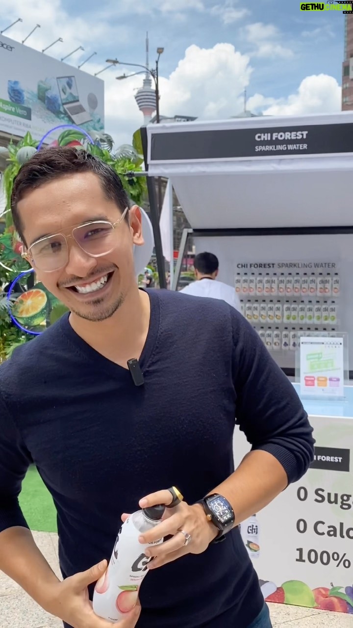 Nazrief Nazri - 860 Likes - Bosan lah asyik minum air mineral dgn coffee takde gula. Now ada @chiforest_my . Sparkling water with 0 sugar and 0 calories!
Fuhhhh…best gilerrrrrrrr