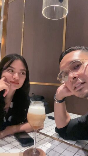 Nazrief Nazri Instagram - Sesi beli jiwa.
Minggu yg sgt busy. Smlm ada free time sikit bwklah anak bini berjalan jap❤️