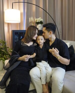 Nazrief Nazri Instagram - Tahun ke 2 raya bertiga❤️ . Alhamdulillah