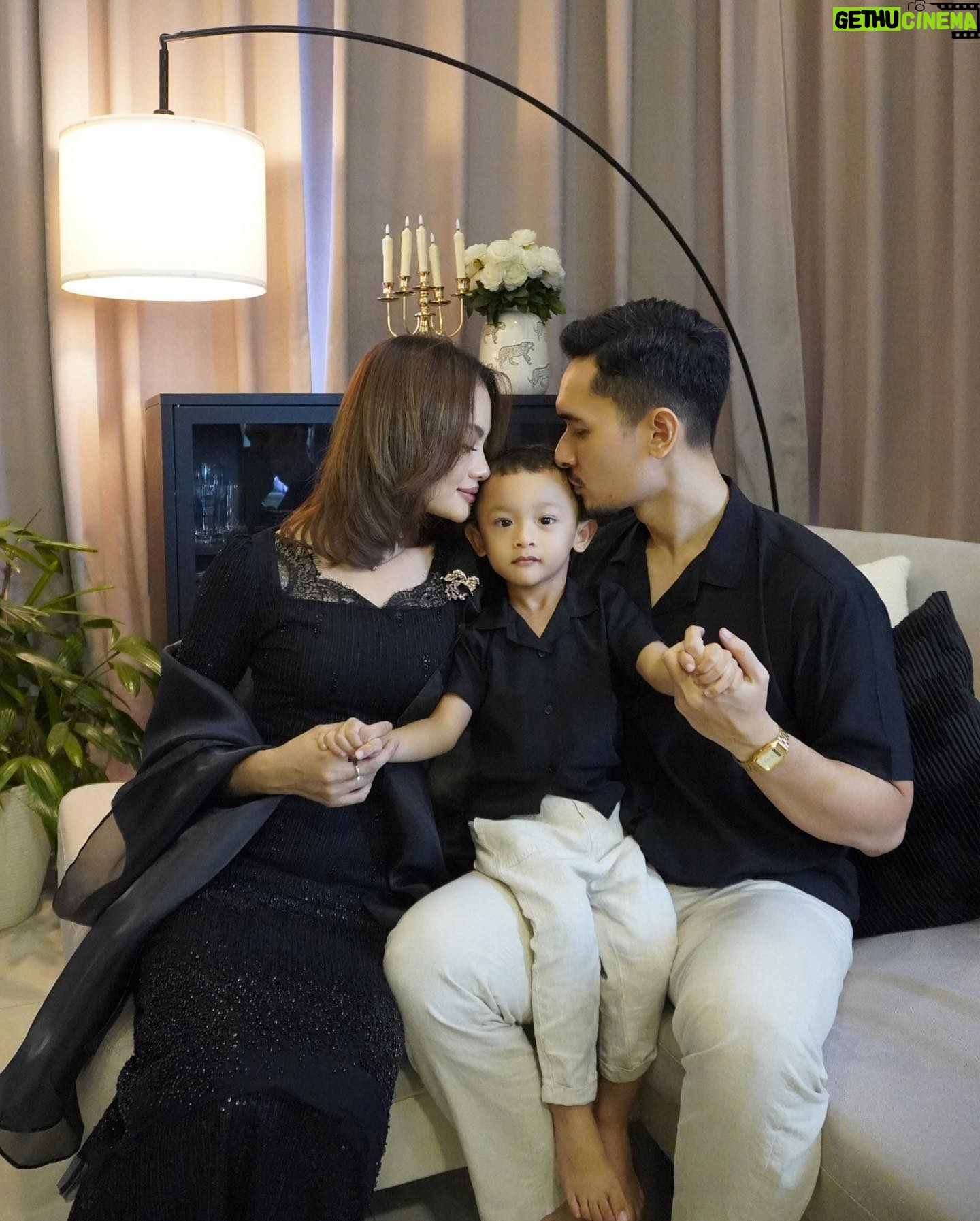 Nazrief Nazri - 1.6K Likes - Tahun ke 2 raya bertigaā¤ļø . Alhamdulillah