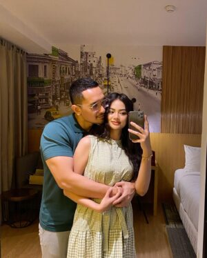 Nazrief Nazri Instagram - Happy Birthday LOML🤍.
Tq sebab ada waktu susah dan senang. You are the best wife and best mom for Noah❤️.
Semoga taman syurga kita bebas dari babi yg menyondol dan serangga perosak. Aminnnn
