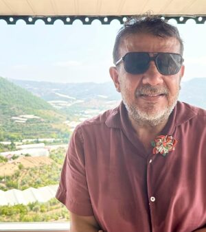 Nebil Özgentürk Instagram - Evlat Arın GÜNEY çekti fotoğrafı...

Sera arası.. 

#gazipaşa #bayramlık