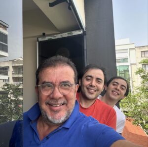 Nebil Özgentürk Instagram - Yaz ve bayram buluşmaları.... 

Dedeler.. Gelinler.. Damatlar.. Evlatlar.. Kardeşler.. Torunlar.. 

#kamilözdemir #hacerözdemir.. @ahmet_ozgenturk @hayatanaokulu @nehir_o.o @ozdemirdengmail @semisemir @semssa #onuruysal #özgenözgentürk #emirözgentürk #defneuysal @kaandogaozgenturk @yigitdorukozgenturk #eceözdemir #marin #ada