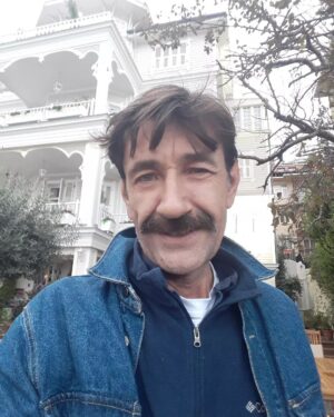 Nebil Sayın Instagram - Bi kaç kez dünyaya gelsem her ömrümde full çalışsam yemeden içmeden biriktirdiğimle böyle bir ev alabilir miyim? I ıh!  Gözüm de yok zaten temizliği zor olur bunun.