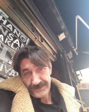 Nebil Sayın Instagram - E iyi de benim yaşam tarzım öyle saygı duyulacak bi yasam tarzı değil ben çok saygın bulmuyorum mesela gelişine yaşıyorum öyle seviyorum. Sen niye benim yaşam tarzıma saygı duyuyorsun ki? Ne gerek var?
