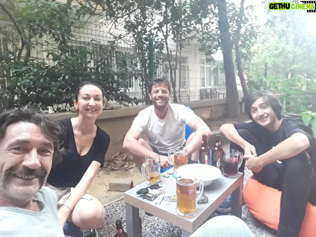 Nebil Sayın - 1.3K Likes - Amcalarının elini öpmeye gelmişler😍
@cglrsyn
@dilarasayin
@bil.ge.sayin1905