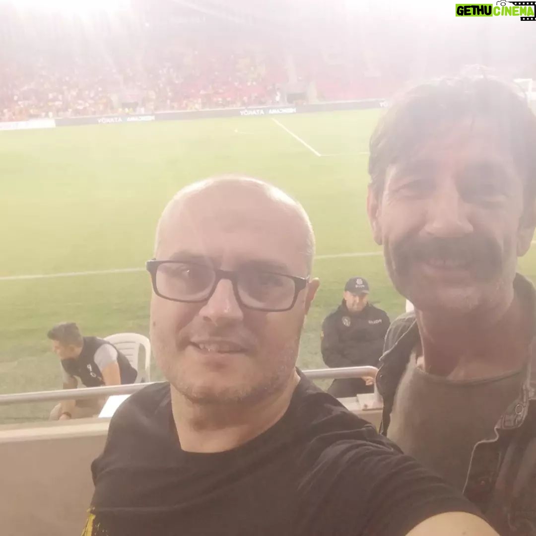 Nebil Sayın - 2.4K Likes - Ertan Kardeşimle mahallemizin maçına da mı gitmiyek
@goztepe