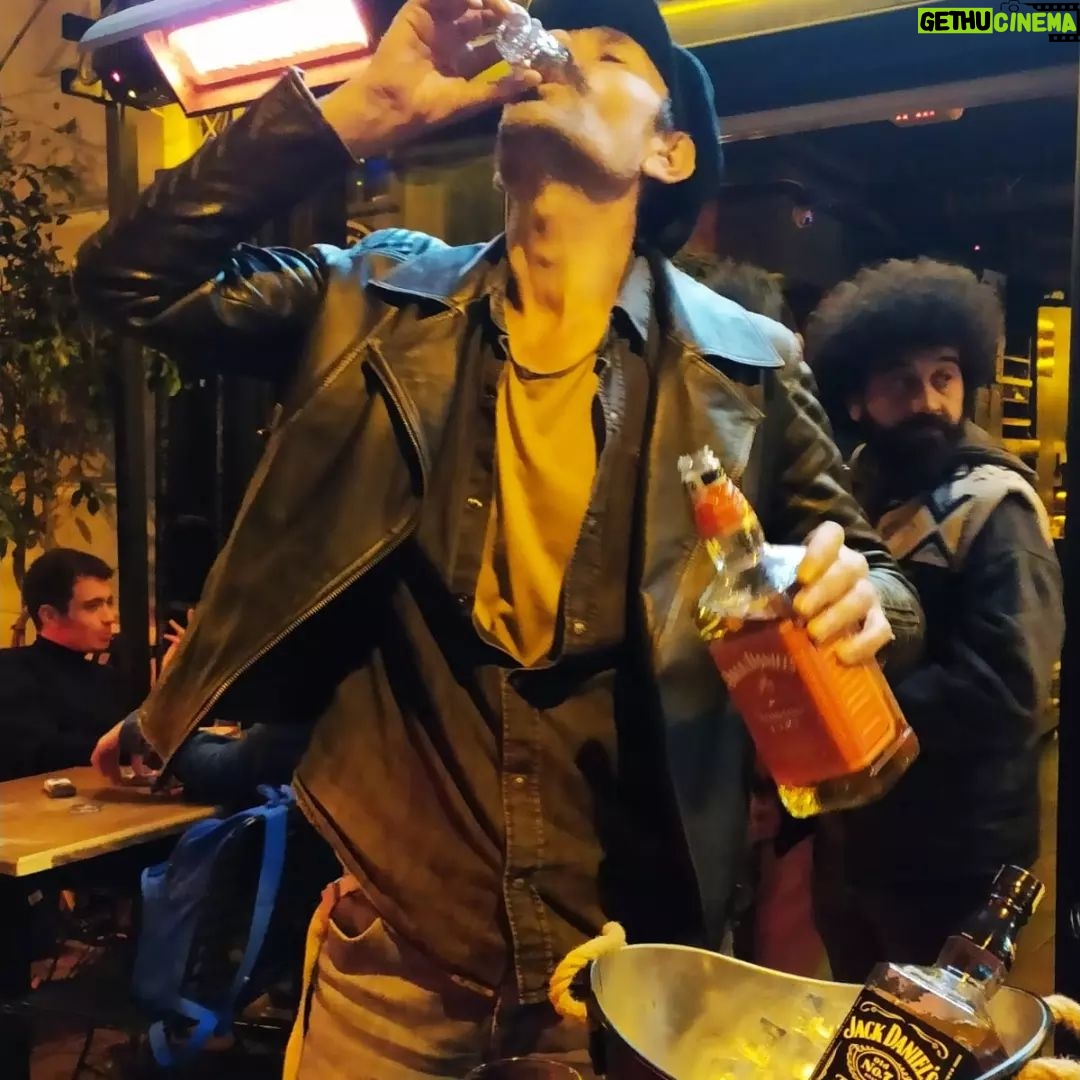 Nebil Sayın - 2.4K Likes - Hiç unutmam yine bir gün gençlere "kötü örnek" oluyorum...
@beyoglumekani
@jackliveshere_tr