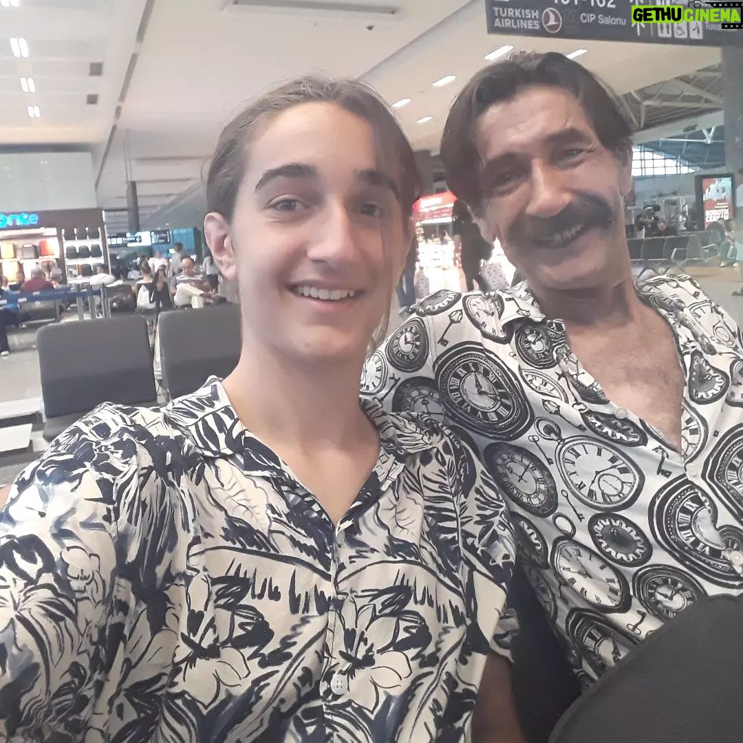 Nebil Sayın - 1.9K Likes - 5 saniyeye ayarlıymış, sırıtmayı sabitlemek komik bi durum