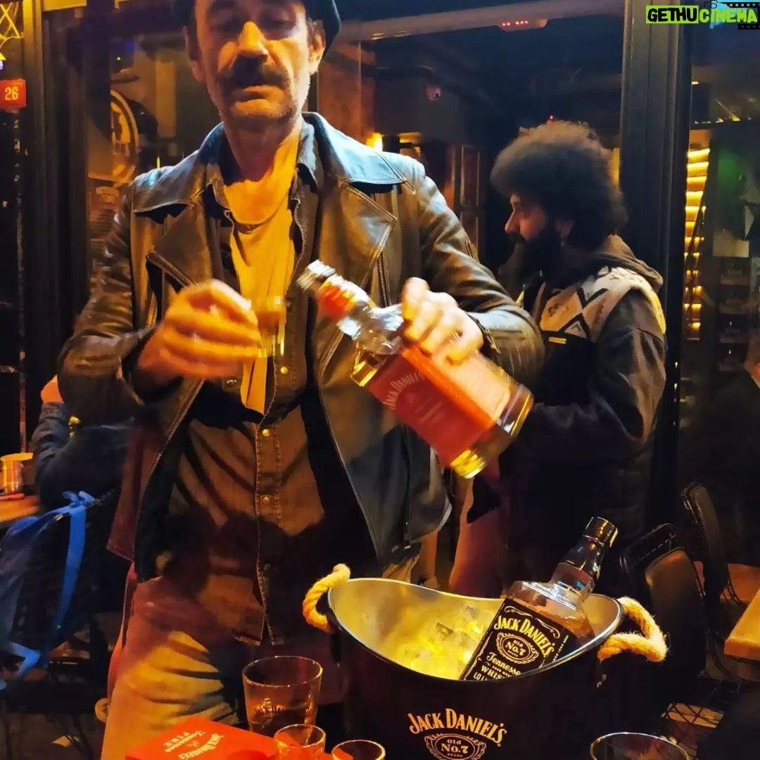 Nebil Sayın - 2.4K Likes - Hiç unutmam yine bir gün gençlere "kötü örnek" oluyorum...
@beyoglumekani
@jackliveshere_tr
