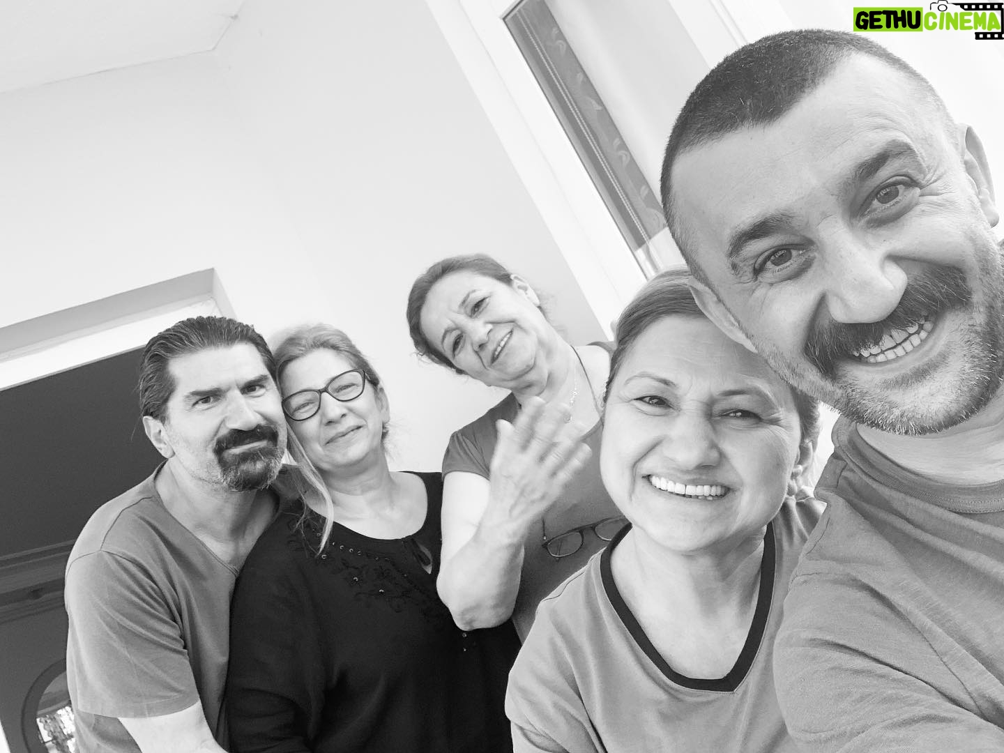 Necip Memili - 46K Likes - ,,,,aÅklarım,,,, @emelmemili01 @cansuiz @busraiz @svda_iz ,,,,