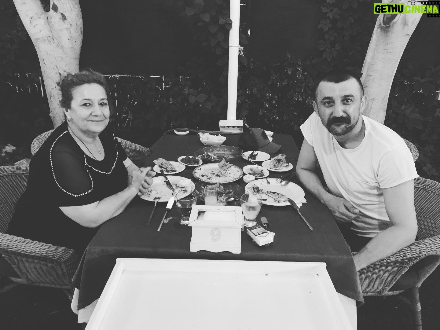 Necip Memili - 89.3K Likes - İlk aÅkım, yüreÄimin sızısı,iƧimin aydınlıÄı,kalbimin gülen tarafı, doÄum günün kulu olsun, nice mutlu senelere,bi de her ay šø istemesen tam süper olacak hahahahahahhahaha seni seviyorum annem @emelmemili01 ššššššššš