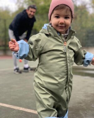Necip Memili Instagram - ,,,bilmem ne söylesem, nasıl anlatsam, demek hayatta insan kifayetsiz kelimeler de biriktiriyormuş, kendinden habersiz, bu kadar sevip sarmalayacağı bir can için, nefesini kokladığım, kanımın kanı, beni senli ruyalara gark eden kızım, suskunluğum, acemiliğim,bana beni öğreten tek şey, seni çoook seviyorum,iyi ki AsYa’sın iyi ki bizim kızımızsın, seni verene gurban,,, (içimden geldi) :₺) @didemdayicioglu teşekkürler aşkım, 🙏🙏🙏,,,
